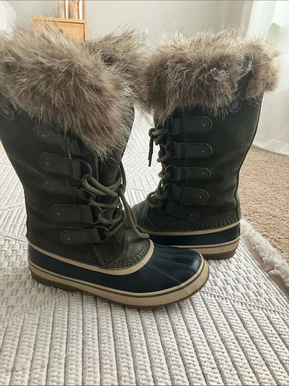 Sorel Olive Green and Black Fur-Trim Lace-Up Winter Boots